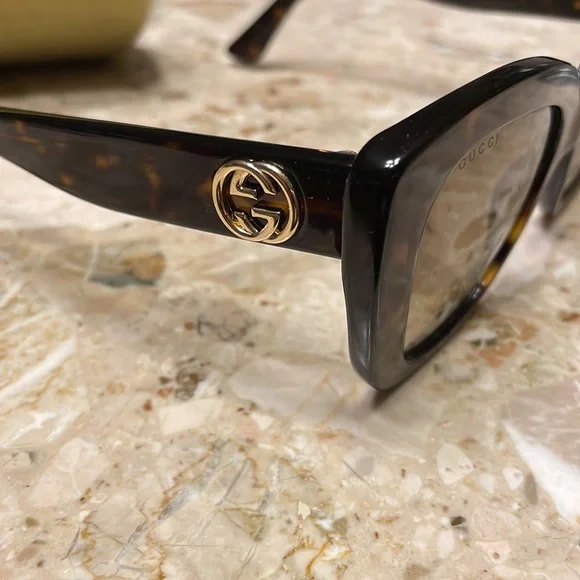 NEW Gucci tortoise oversized sunglasses - Picture 5 of 7